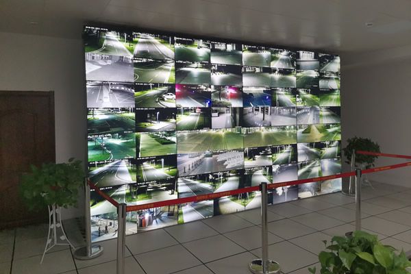 一塊拼接屏可以顯示多少路視頻監控畫面？