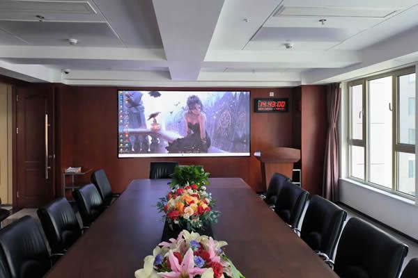 學校會議室大屏使用投影機好，還是LED顯示屏好？